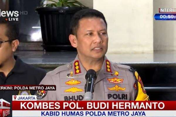 Roy Suryo cs Selesai Diperiksa Polda Metro, Dicecar Ratusan Pertanyaan Roy Suryo cs Selesai Diperiksa Polda Metro, Dicecar Ratusan Pertanyaan