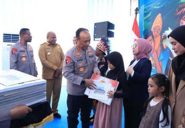 10 Anak Polisi Korban KKB Papua Diberi Tabungan Pendidikan Rp45 Juta 10 Anak Polisi Korban KKB Papua Diberi Tabungan Pendidikan Rp45 Juta