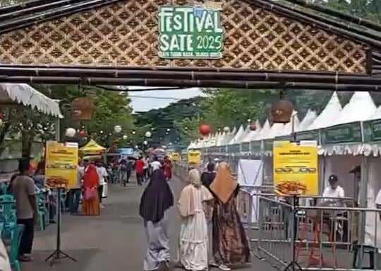 Fesitval Sate Tegal, 12.000 Tusuk Sate Kambing Gratis Ludes Diserbu Warga Fesitval Sate Tegal, 12.000 Tusuk Sate Kambing Gratis Ludes Diserbu Warga