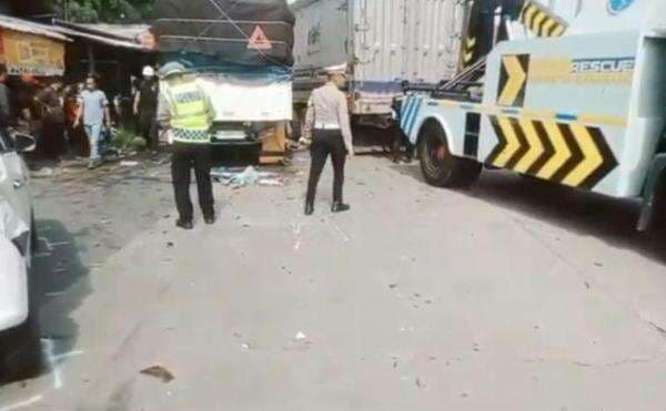 Kronologi Kecelakaan Beruntun di Cikampek, Truk Tabrak 12 Kendaraan di Lampu Merah Kronologi Kecelakaan Beruntun di Cikampek, Truk Tabrak 12 Kendaraan di Lampu Merah