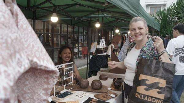 Eco Market RPLAY Lombok : Kolaborasi Komunitas Ramah Lingkungan dan Ruang Seni Kreatif Eco Market RPLAY Lombok : Kolaborasi Komunitas Ramah Lingkungan dan Ruang Seni Kreatif