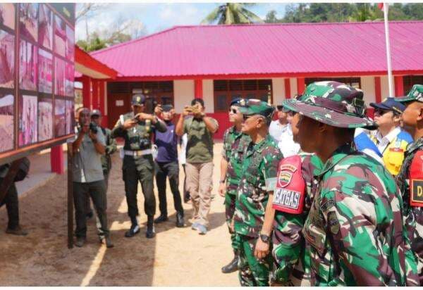 Kasum TNI Targetkan Pembangunan Huntara di Tapanuli Selatan Rampung 14 Februari Kasum TNI Targetkan Pembangunan Huntara di Tapanuli Selatan Rampung 14 Februari