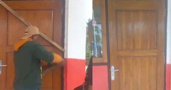 Tiga Ruangan SD Inpres Tesbatan yang Sempat Disegel, telah Dibuka Kembali Tiga Ruangan SD Inpres Tesbatan yang Sempat Disegel, telah Dibuka Kembali