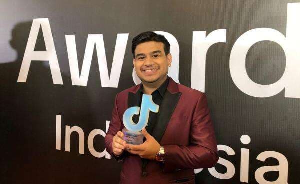 Fadil Jaidi Jadi Celebrity Creator of The Year di TikTok Awards Indonesia 2024 Fadil Jaidi Jadi Celebrity Creator of The Year di TikTok Awards Indonesia 2024
