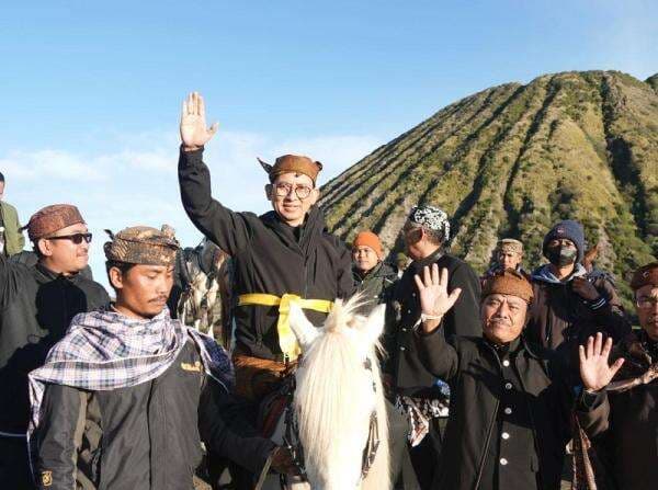 Fadli Zon Hadiri Upacara Yadnya Kasada, Jadikan Bromo sebagai Daya Tarik Internasional Fadli Zon Hadiri Upacara Yadnya Kasada, Jadikan Bromo sebagai Daya Tarik Internasional