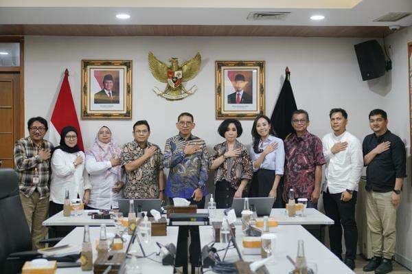 Menbud Dukung Pameran Lukisan Tema Semangat Perjuangan Karya Henk Ngantung Menbud Dukung Pameran Lukisan Tema Semangat Perjuangan Karya Henk Ngantung