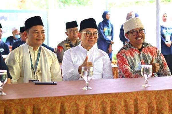 Fadli Zon Serahkan Sapi Kurban Prabowo ke Surau Qutubul Amin: Sembelihnya Profesional Fadli Zon Serahkan Sapi Kurban Prabowo ke Surau Qutubul Amin: Sembelihnya Profesional