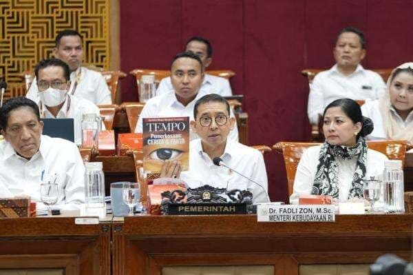 Keterbukaan Penulisan Sejarah Nasional, Fadli Zon: Uji Publik akan Segera Dilaksanakan Keterbukaan Penulisan Sejarah Nasional, Fadli Zon: Uji Publik akan Segera Dilaksanakan