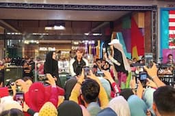 Fans Bandung Bahagia Bertemu Lesti Kejora dan Rizky Billar di Meet and Greet Pemeran Sinetron RCTI