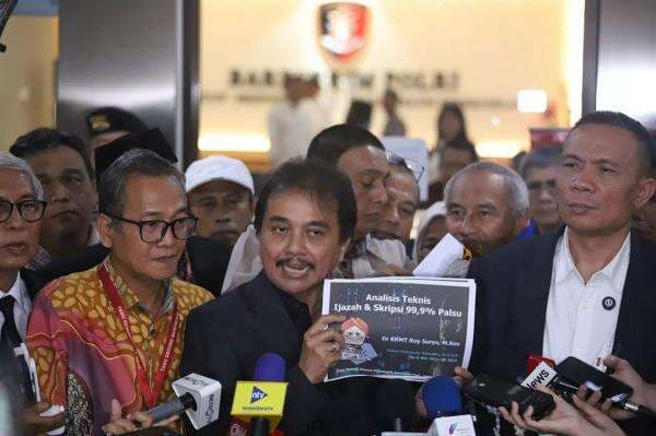 Farhat Abbas Anggap Motif Roy Suryo Cs Menuduh Ijazah Jokowi Palsu Dendam Politik Farhat Abbas Anggap Motif Roy Suryo Cs Menuduh Ijazah Jokowi Palsu Dendam Politik