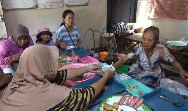 Dawet Bu Matun Ponorogo Jadi Kuliner Termurah, Seporsi cuma Rp1500 Dawet Bu Matun Ponorogo Jadi Kuliner Termurah, Seporsi cuma Rp1500