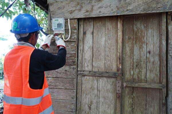 Prabowo Minta Bahlil Percepat Listrik untuk 5.700 Desa Tahun Ini Prabowo Minta Bahlil Percepat Listrik untuk 5.700 Desa Tahun Ini