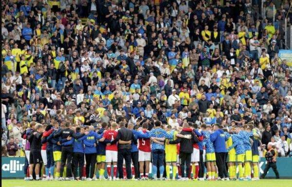 Christian Eriksen Kolaps Lagi di Lapangan, Laga Denmark vs Ukraina Langsung Dihentikan Christian Eriksen Kolaps Lagi di Lapangan, Laga Denmark vs Ukraina Langsung Dihentikan