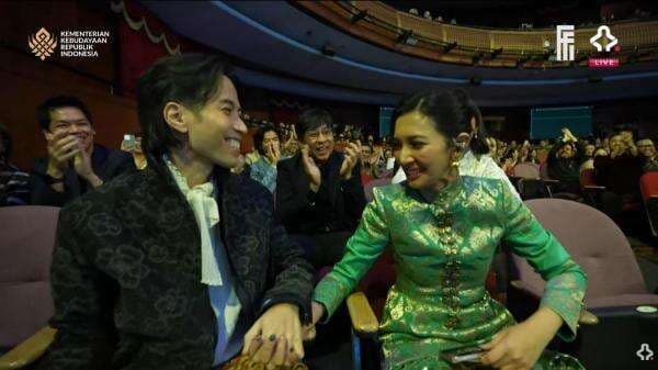 Vidi Aldiano Muncul di FFI 2025, Saksikan Langsung Sheila Dara Raih Piala Citra Vidi Aldiano Muncul di FFI 2025, Saksikan Langsung Sheila Dara Raih Piala Citra