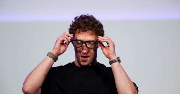 Meta Ray-Ban Display Glasses: Ambisi Superintelligence Mark Zuckerberg dan Kegagalan Memalukan di Panggung Meta Connect Meta Ray-Ban Display Glasses: Ambisi Superintelligence Mark Zuckerberg dan Kegagalan Memalukan di Panggung Meta Connect