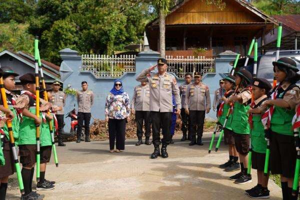 Dokpol Mitra Sekolah dan Jumat Rupawan, Kapolda Sulbar Kunjungi SDN Padang Baka Dokpol Mitra Sekolah dan Jumat Rupawan, Kapolda Sulbar Kunjungi SDN Padang Baka