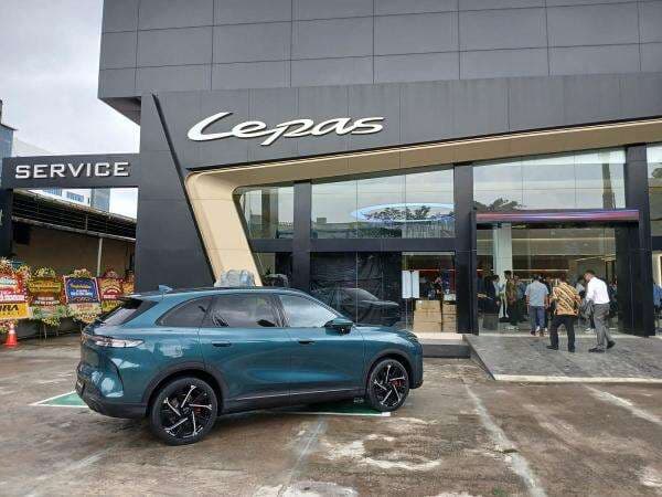Lepas Target Buka 40 Showroom Tahun Ini Lepas Target Buka 40 Showroom Tahun Ini