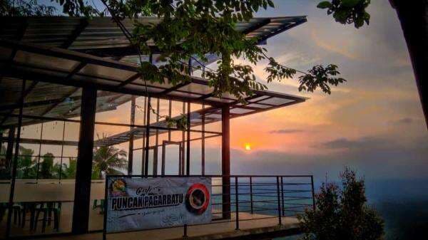 Puncak Pager Batu, Destinasi Wisata Romantis dan Seru di Kota Banjar Puncak Pager Batu, Destinasi Wisata Romantis dan Seru di Kota Banjar