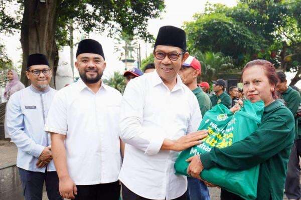 310 Petugas Kebersihan Kota Batu Dapat Bingkisan Lebaran dari Wali Kota 310 Petugas Kebersihan Kota Batu Dapat Bingkisan Lebaran dari Wali Kota