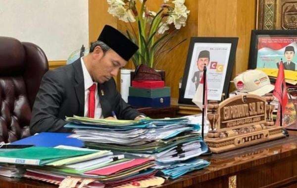 Kata kata Edi Purwanto Hari ini: Hidup dan Masalah Kata kata Edi Purwanto Hari ini: Hidup dan Masalah