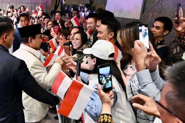 Prabowo Disambut Diaspora di Sydney dengan Lambaian Bendera Merah Putih Prabowo Disambut Diaspora di Sydney dengan Lambaian Bendera Merah Putih