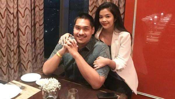 Potret Cantik Niena Kirana, Istri Eks Menpora Dito Ariotedjo yang Dilamar di Depan Kakbah Potret Cantik Niena Kirana, Istri Eks Menpora Dito Ariotedjo yang Dilamar di Depan Kakbah