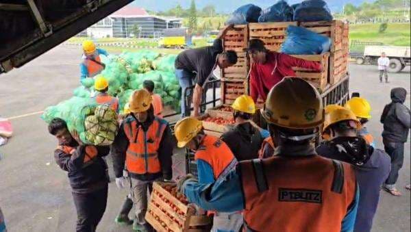 TNI AU Angkut 14 Ton Cabai Petani Bener Meriah ke Medan TNI AU Angkut 14 Ton Cabai Petani Bener Meriah ke Medan