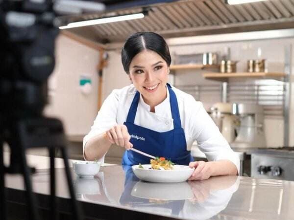 Viral Foto Siomay Chef Devina Hermawan Dipakai Tanpa Izin untuk Bisnis Adik Syahrini Viral Foto Siomay Chef Devina Hermawan Dipakai Tanpa Izin untuk Bisnis Adik Syahrini