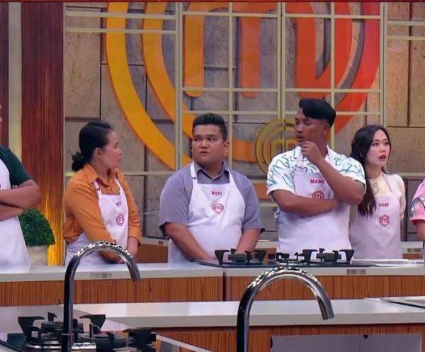 Final MasterChef Indonesia Season 12, Chef Juna Nyaris Telan Serpihan Kaca di Perkedel Buatan Rudi! Final MasterChef Indonesia Season 12, Chef Juna Nyaris Telan Serpihan Kaca di Perkedel Buatan Rudi!