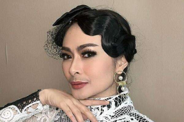 Firasat Iis Dahlia sebelum Mpok Alpa Meninggal Dunia, Minta Lepas Kutek di Malam Terakhir Firasat Iis Dahlia sebelum Mpok Alpa Meninggal Dunia, Minta Lepas Kutek di Malam Terakhir