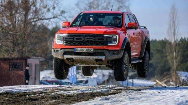 Ford Ranger Rebut Posisi Toyota Hilux di Pasar Pikap Australia Ford Ranger Rebut Posisi Toyota Hilux di Pasar Pikap Australia