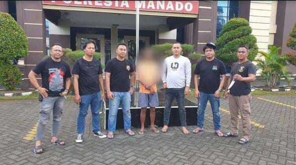 Foto Berbeda dengan di MiChat, Cewek Open BO dan Pacarnya Dibantai Pelanggan Foto Berbeda dengan di MiChat, Cewek Open BO dan Pacarnya Dibantai Pelanggan