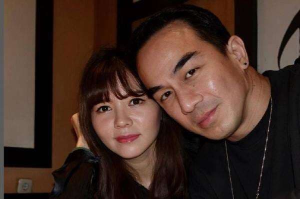 Foto-Foto Julie Taslim Istri Joe Taslim yang Jarang Tersorot, Awet Muda di Usia 40 Tahun Foto-Foto Julie Taslim Istri Joe Taslim yang Jarang Tersorot, Awet Muda di Usia 40 Tahun