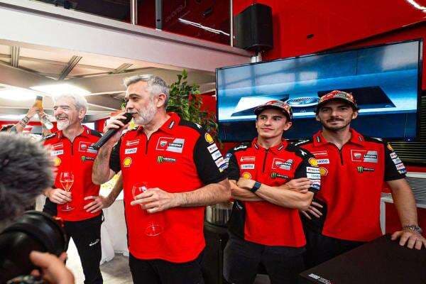 Francesco Bagnaia Diuntungkan Punya Rekan Setim Marc Marquez Francesco Bagnaia Diuntungkan Punya Rekan Setim Marc Marquez