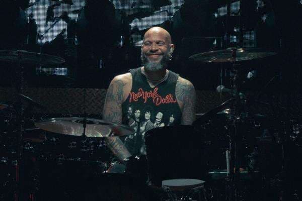 Frank Ferrer Keluar dari Guns N Roses setelah 19 Tahun Bermusik Bersama Frank Ferrer Keluar dari Guns N Roses setelah 19 Tahun Bermusik Bersama
