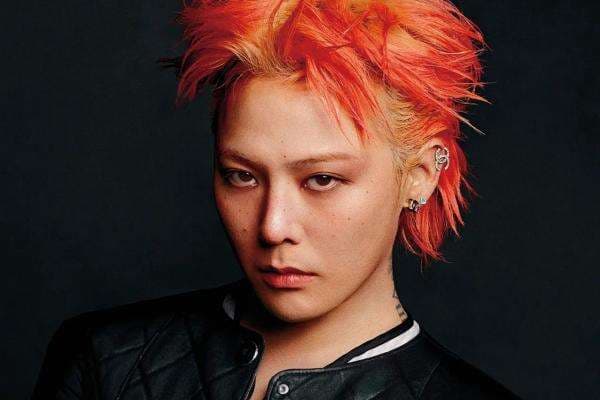 G-Dragon Hadiahi Jam Tangan Limited Edition Seharga Rp18 Miliar kepada Pengawalnya G-Dragon Hadiahi Jam Tangan Limited Edition Seharga Rp18 Miliar kepada Pengawalnya