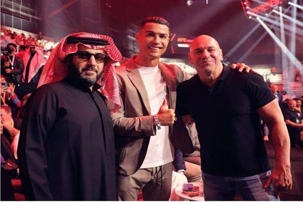 Gaji Cristiano Ronaldo Bikin Petarung UFC Nangis: Dana White, Kapan Keadilan? Gaji Cristiano Ronaldo Bikin Petarung UFC Nangis: Dana White, Kapan Keadilan?