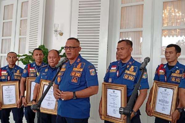 Gaji Damkar Jakarta Naik, Total Rp6,4 Juta Per Bulan Gaji Damkar Jakarta Naik, Total Rp6,4 Juta Per Bulan