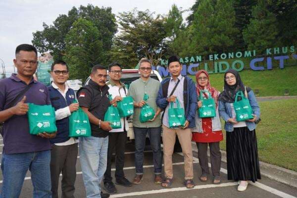 Gandeng UMKM Lokal, Bumndes Watesjaya Apresiasi Kegiatan Pembagian Takjil Gratis untuk Warga Gandeng UMKM Lokal, Bumndes Watesjaya Apresiasi Kegiatan Pembagian Takjil Gratis untuk Warga