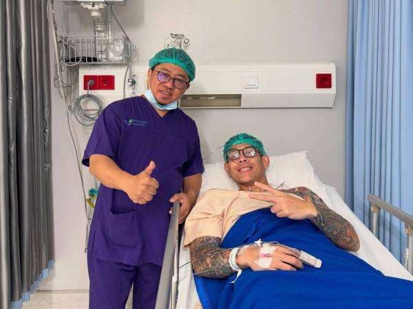 Ganindra Bimo Nonton Langsung Indonesia vs Australia di Sydney, Pakai Jersey Timnas Bertulis Pildun 26! Ganindra Bimo Nonton Langsung Indonesia vs Australia di Sydney, Pakai Jersey Timnas Bertulis Pildun 26!