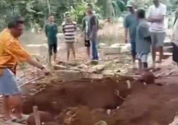 Geger Makam Mahasiswi Kedokteran Digali Orang Tak Dikenal, Isu Tali Pocong Pesugihan Merebak Geger Makam Mahasiswi Kedokteran Digali Orang Tak Dikenal, Isu Tali Pocong Pesugihan Merebak