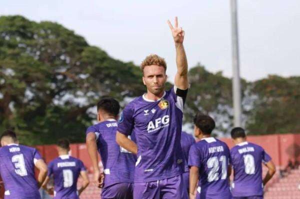 Komentar Menohok Ze Valente soal Pelemparan Batu ke Bus Persik Kediri di Stadion Kanjuruhan Komentar Menohok Ze Valente soal Pelemparan Batu ke Bus Persik Kediri di Stadion Kanjuruhan