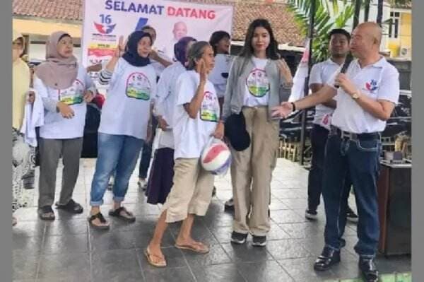 Gelar Tebus Minyak Goreng Murah di Kota Bandung, Ini Pesan Caleg Perindo Djoni Toat
