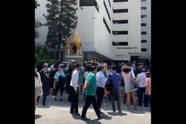 Gempa Dahsyat M7,7 Guncang Myanmar Terasa Kuat di Bangkok, Warga Panik Berhamburan Keluar Gedung Gempa Dahsyat M7,7 Guncang Myanmar Terasa Kuat di Bangkok, Warga Panik Berhamburan Keluar Gedung