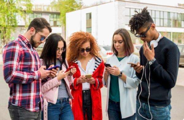 5 Kebiasaan Gen X yang Mulai Dihargai oleh Gen Z 5 Kebiasaan Gen X yang Mulai Dihargai oleh Gen Z