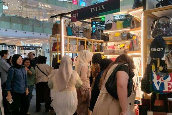 Fenomena Gen Z Berburu Tas Branded Jelang Lebaran 2025, Ini Merek yang Diincar Fenomena Gen Z Berburu Tas Branded Jelang Lebaran 2025, Ini Merek yang Diincar