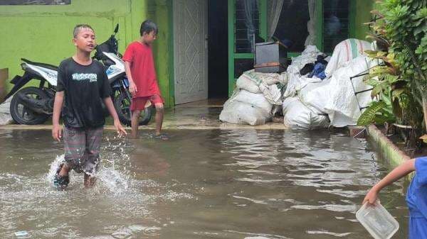 Cerita Warga Duri Kosambi Tinggikan Rumah gegara Wilayahnya Langganan Banjir Cerita Warga Duri Kosambi Tinggikan Rumah gegara Wilayahnya Langganan Banjir