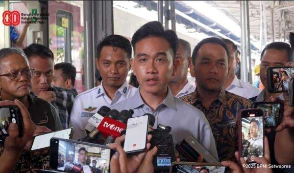 Gibran 'Sentil' Anggota DPR yang Usul Gerbong Khusus Merokok: Nggak Sinkron dengan Program Presiden! Gibran 'Sentil' Anggota DPR yang Usul Gerbong Khusus Merokok: Nggak Sinkron dengan Program Presiden!