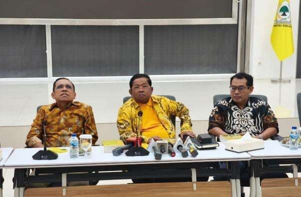 Gibran Cium Tangan Try Sutrisno, Idrus Marham Sebut Isu Pemakzulan Sudah Usang Gibran Cium Tangan Try Sutrisno, Idrus Marham Sebut Isu Pemakzulan Sudah Usang