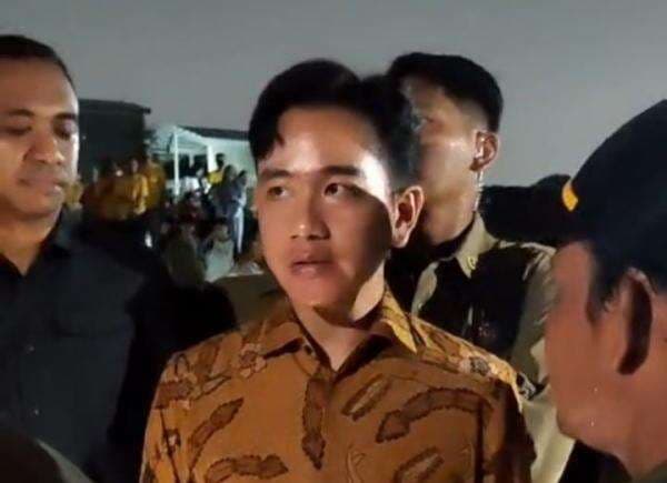 Gibran Singgung Pemecatan Effendi Simbolon dari PDIP, Said Abdullah: Itu Masa Lalu Gibran Singgung Pemecatan Effendi Simbolon dari PDIP, Said Abdullah: Itu Masa Lalu